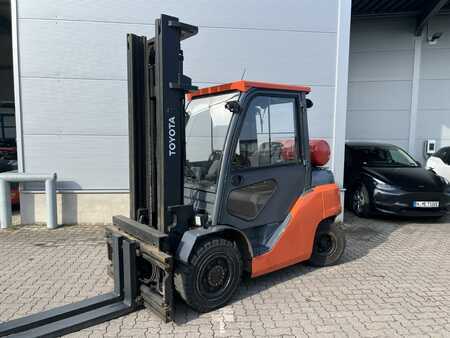 LPG VZV 2017  Toyota 8 FG 35 N (1)