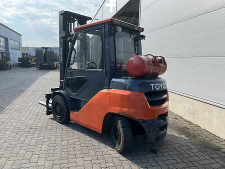 LPG VZV 2017  Toyota 8 FG 35 N (2)