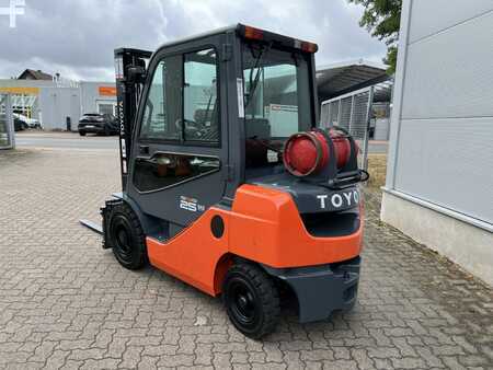 Chariots élévateurs GPL 2014  Toyota 02-8 FGF 25, 380h! (2)