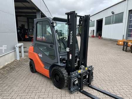 Chariots élévateurs GPL 2014  Toyota 02-8 FGF 25, 380h! (3)