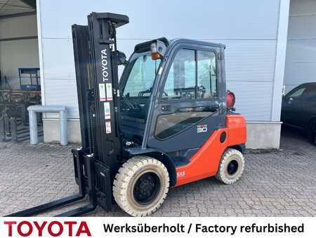 Treibgasstapler 2017  Toyota 02-8 FGF 30 (1)