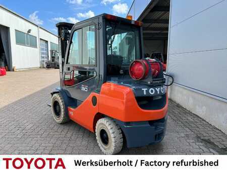 Treibgasstapler 2017  Toyota 02-8 FGF 30 (2)