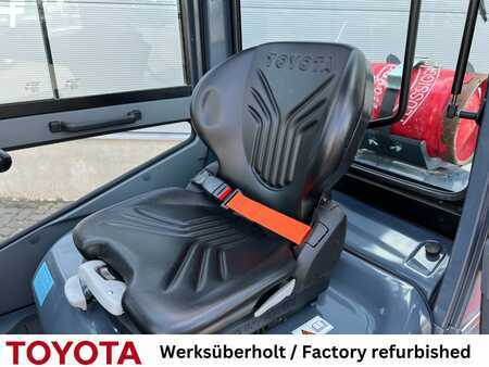 Treibgasstapler 2017  Toyota 02-8 FGF 30 (4)