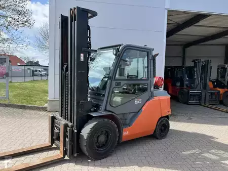 Gas truck 2017  Toyota 8 FG 45 N (1)