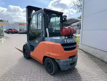 Gas truck 2017  Toyota 8 FG 45 N (2)