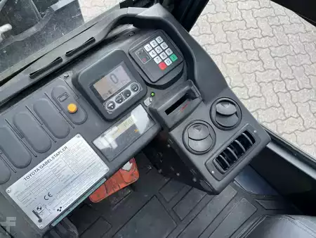 Gas truck 2017  Toyota 8 FG 45 N (6)