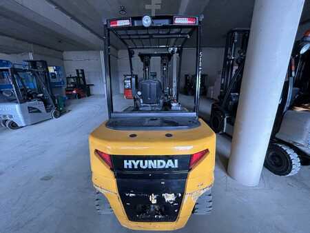 Hyundai 50B-9
