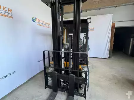 Dízel targoncák 2025  Hyundai 35DE-9V (4)