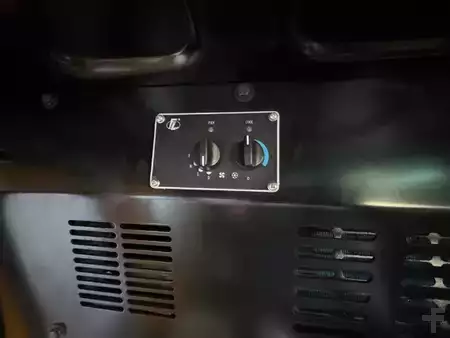 Dízel targoncák 2025  Hyundai 35DE-9V (6)