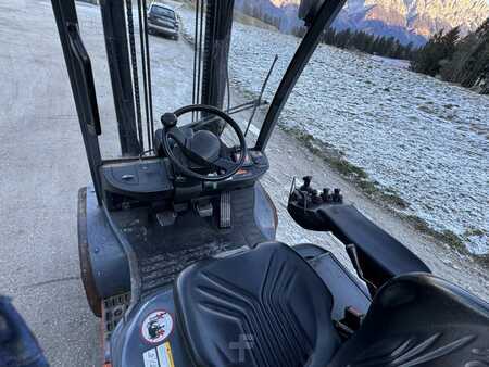 Dieselstapler  Toyota 8FDF30 (2)