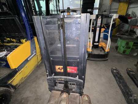 Pallet Stackers 2015  Crown DT 3040 (3) 