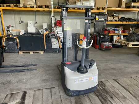 Pallet Stackers 2012  Crown WF 3000 1.2 TF (4) 