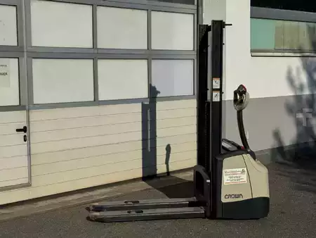 Hochhubwagen 2026  Crown WF 3000 1.0 NT (1)