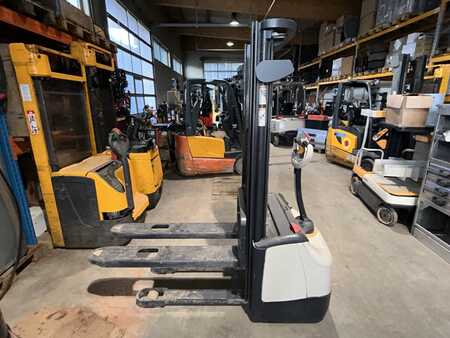 Pallet Stackers 2015  Crown WF3000 1.2 TF3030 (1)