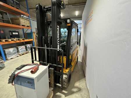 Carrelli elettrici 4 ruote 2023  Hyundai 35BH-9 (5)