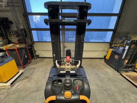 Ledstaplare gå 2014  Crown ETI4000 1.6 (5)