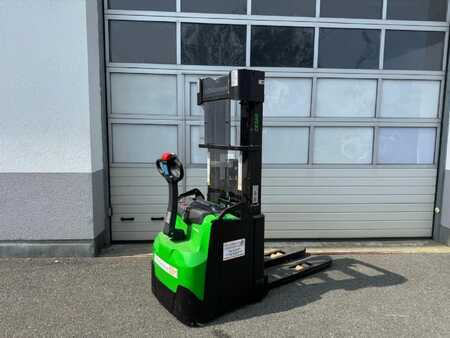 Magasemelésű béka 2024  Cesab S220L (1)