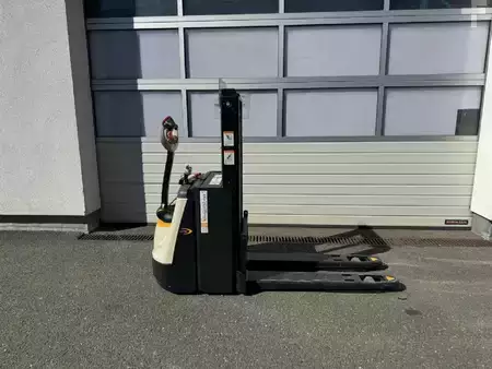 Ruční vysokozdvižný vozík 2023  Crown DS 3040 LI ION (1)