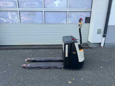 Nízkozdvižný vozík 2025  Crown WP3020 (1)