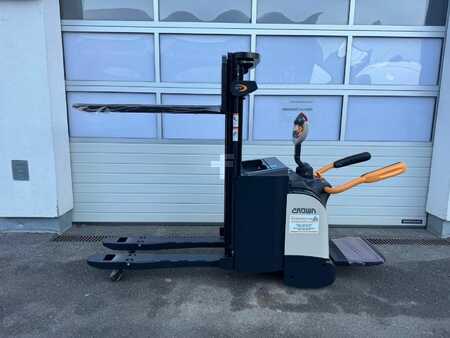 Apilador eléctrico 2025  Crown DT3040 ETF2600 (3)