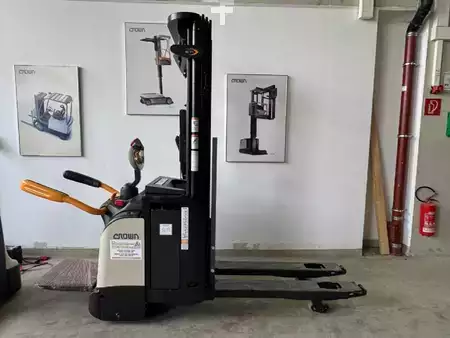 Pinontavaunu 2026  Crown ETi-1.6 mit Gabelverlängerungen (3)