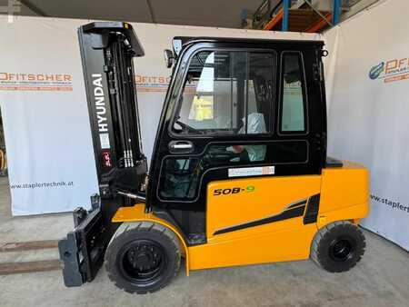 Chariots électriques à 4 roues 2025  Hyundai 50B-9 (1)