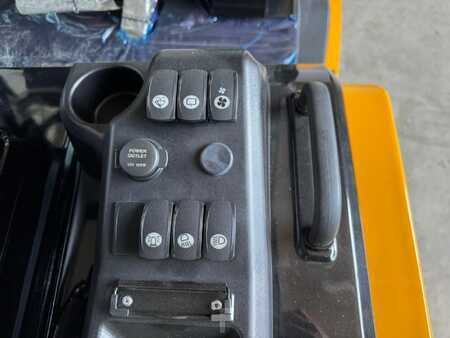 Chariots électriques à 4 roues 2025  Hyundai 50B-9 (7)