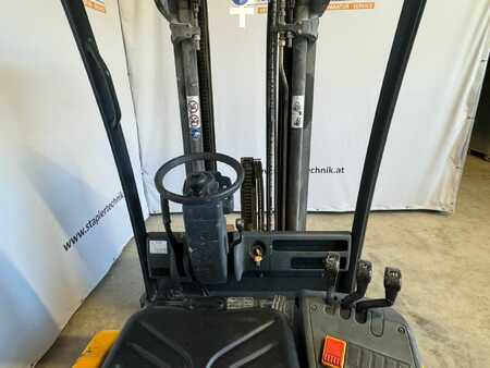 Elektro 4 Rad 2001  Jungheinrich EFG-V20 (3)