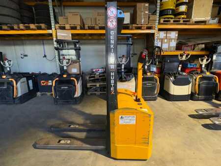 Apilador eléctrico 2006  Genkinger EGV 10/30 (1)