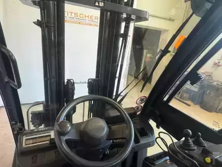 Diesel truck 2013  Nissan Y1D2A25Q (3)