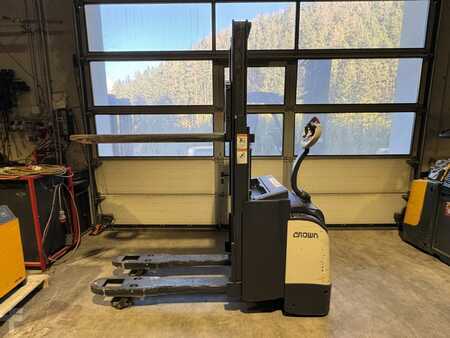 Apilador eléctrico - Crown DT 3040 TL 2100 (3)