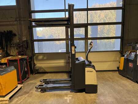 Apilador eléctrico - Crown DT 3040 TL 2100 (5)