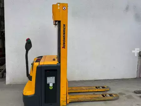 Hochhubwagen 2011  Jungheinrich EJC 214z (1)