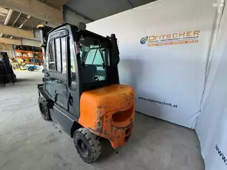 Diesel truck 2011  Nissan YG1D2A30Q (2)