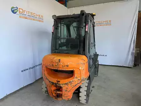 Diesel truck 2011  Nissan YG1D2A30Q (3)