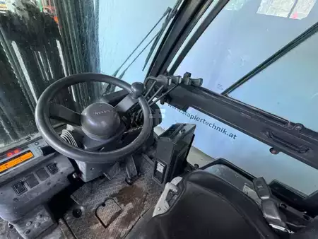 Diesel truck 2011  Nissan YG1D2A30Q (4)