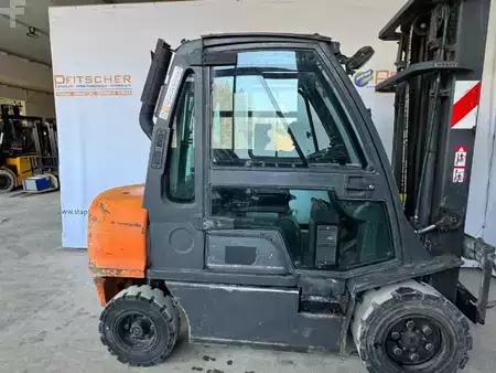 Diesel truck 2011  Nissan YG1D2A30Q (6)