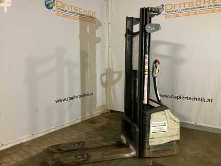 Magasemelésű béka 2008  Crown WF 3000-1.0-1.0TF (1)