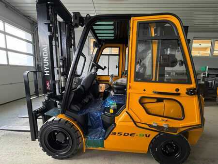 Dieselový VZV 2025  Hyundai 35DE-9V (2)