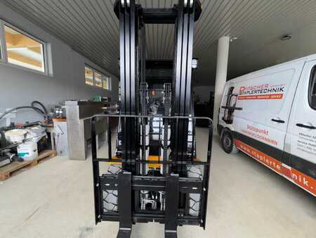 Dieselový VZV 2025  Hyundai 35DE-9V (6)