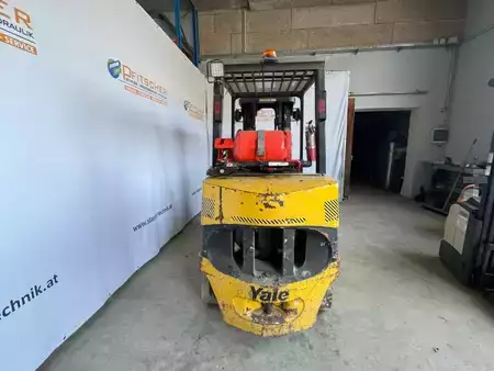 Treibgasstapler 2001  Yale GLC080LJNGAE088 (1)