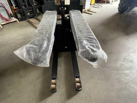 Ruční vysokozdvižný vozík 2022  EP Equipment EST122 lithium ionen (3)