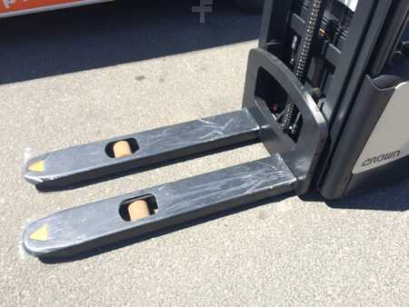 Hochhubwagen 2025  Crown WF 3000 1.2 TF (2)