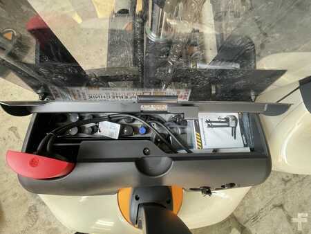 Hochhubwagen 2025  Crown WF 3000 1.2 TF (3)