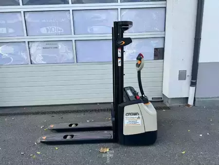 Hochhubwagen 2026  Crown WF 3000 1.2 2600 (1)