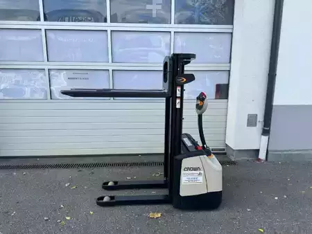 Hochhubwagen 2026  Crown WF 3000 1.2 2600 (2)