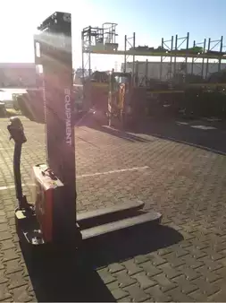 Apilador eléctrico 2022  EP Equipment ESL122 (1)