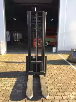 Apilador eléctrico 2022  EP Equipment ESL122 (2)