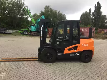 Diesel heftrucks 2022  Doosan D45SC-9 (1)