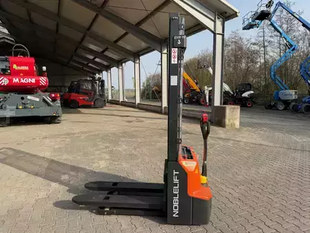 Stacker pedestre 2026  Noblelift PSE 12 B (2)